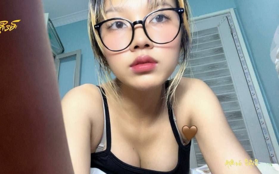 ကိုကိုအကြိုက် ကိုကို သဘောဆိုပြီး  လော်ရှည်ကြီးကို ဖီးအပြည့်နဲ့ အံကြိတ်ခံ  တဲ့ လင်ထိပ်ထားစံ စော်အမှန်လေး